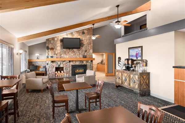 AmericInn Lodge & Suites Bemidji
